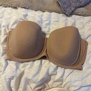 SKIMS FITS EVERYBODY STRAPLESS BRA